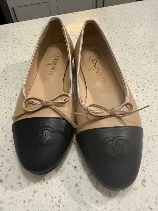 CHANEL Beige Leather Ballet Flats with Black Cap-Toe and Bow - Picture 7 of 7